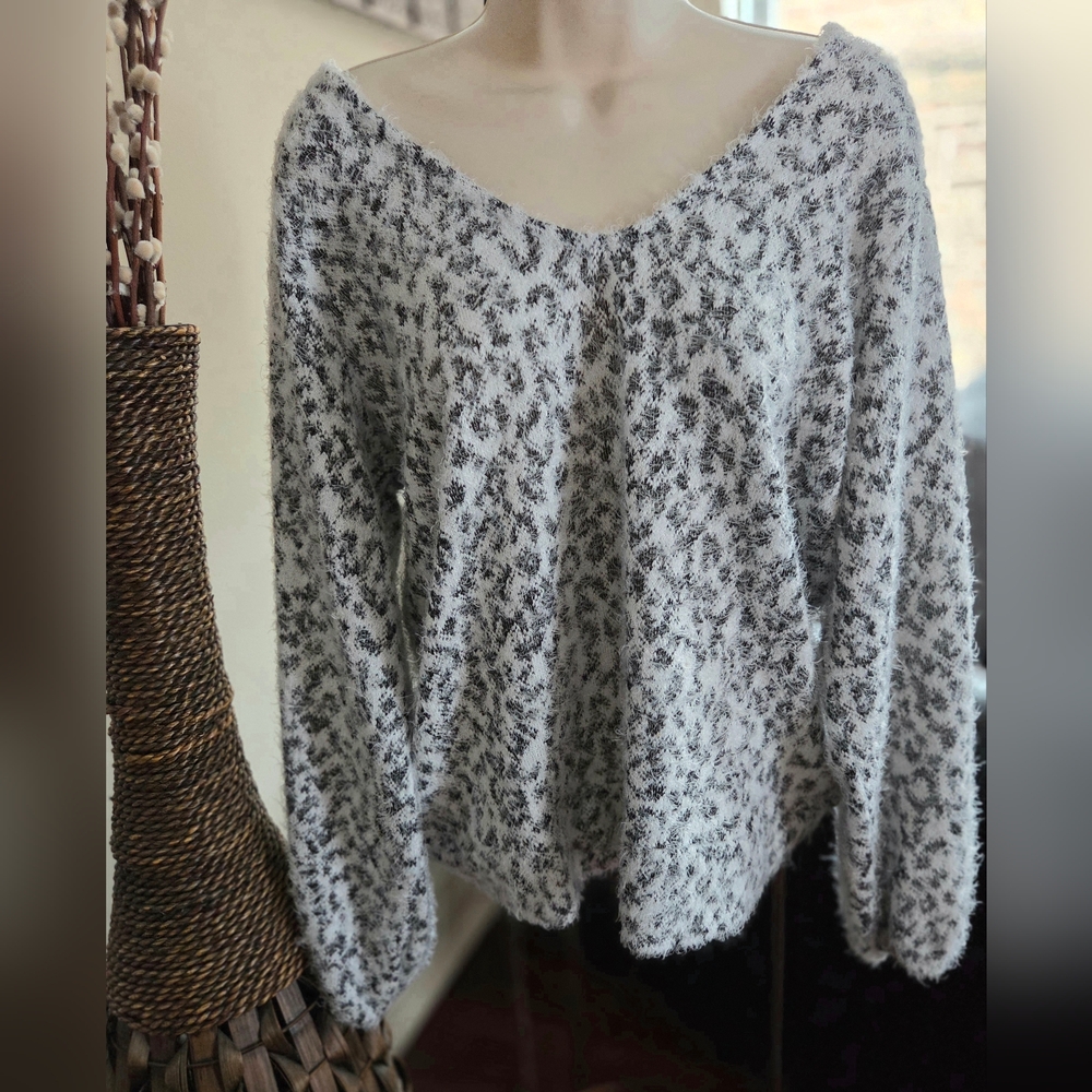 Liverpool Los Angeles Gray and White Cozy Sweater